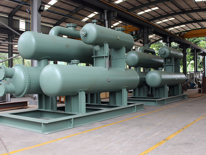 爲高電壓開啓式冷水機機組配置的換熱器撬塊